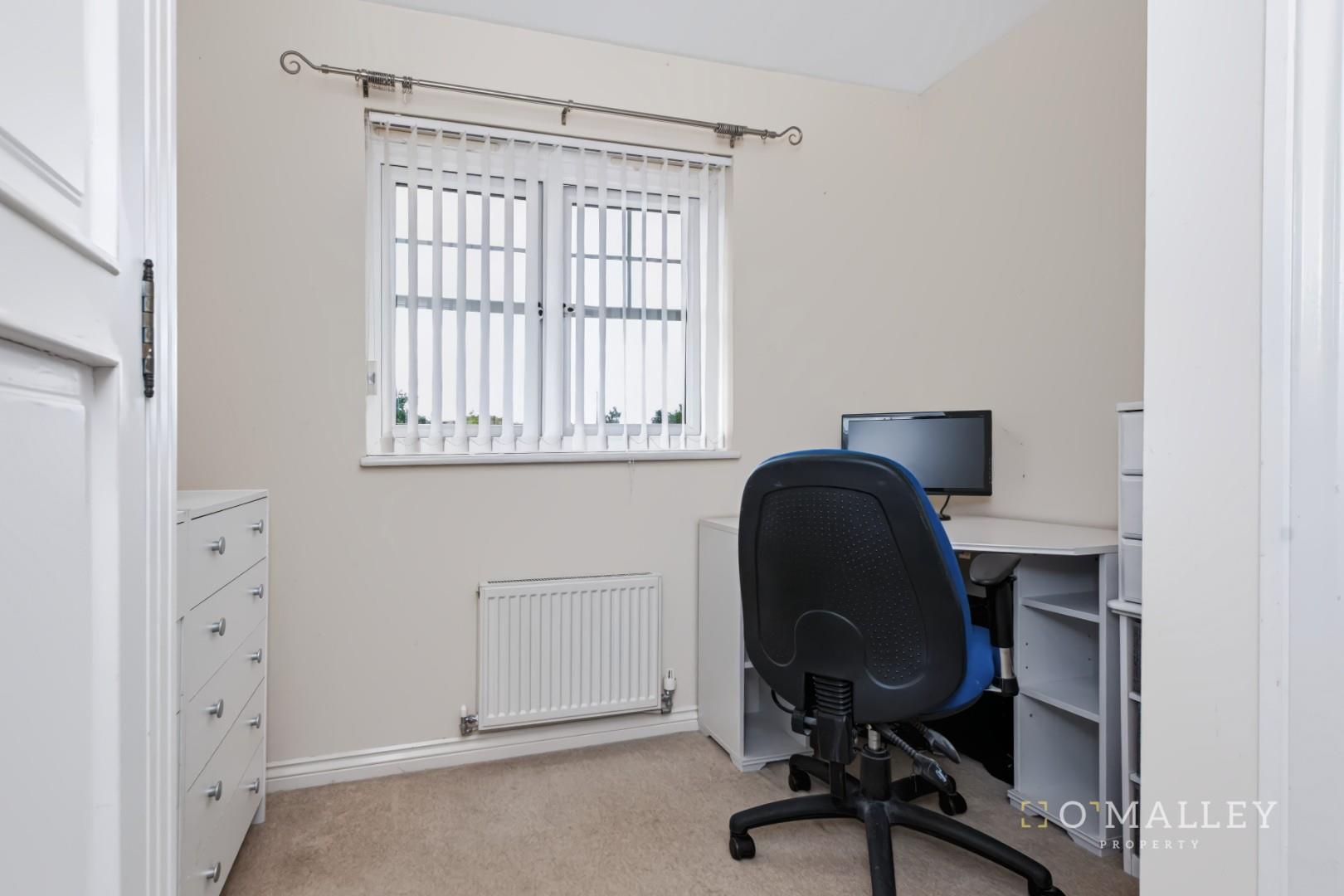 Bedroom 3/Home office